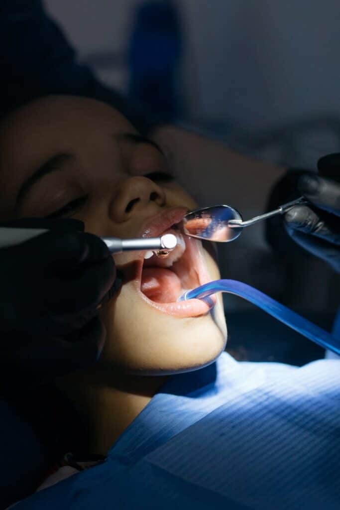 aplicar anestesia em pacientes pediátricos odontológicos