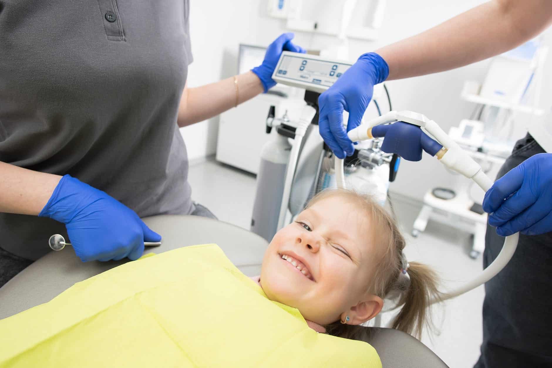 aplicar anestesia em pacientes pediátricos odontológicos